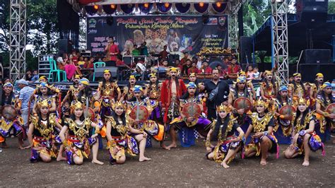 Pentas Seni: Een Verrassende Combinatie van Muziek en Malaysiese Folklore!